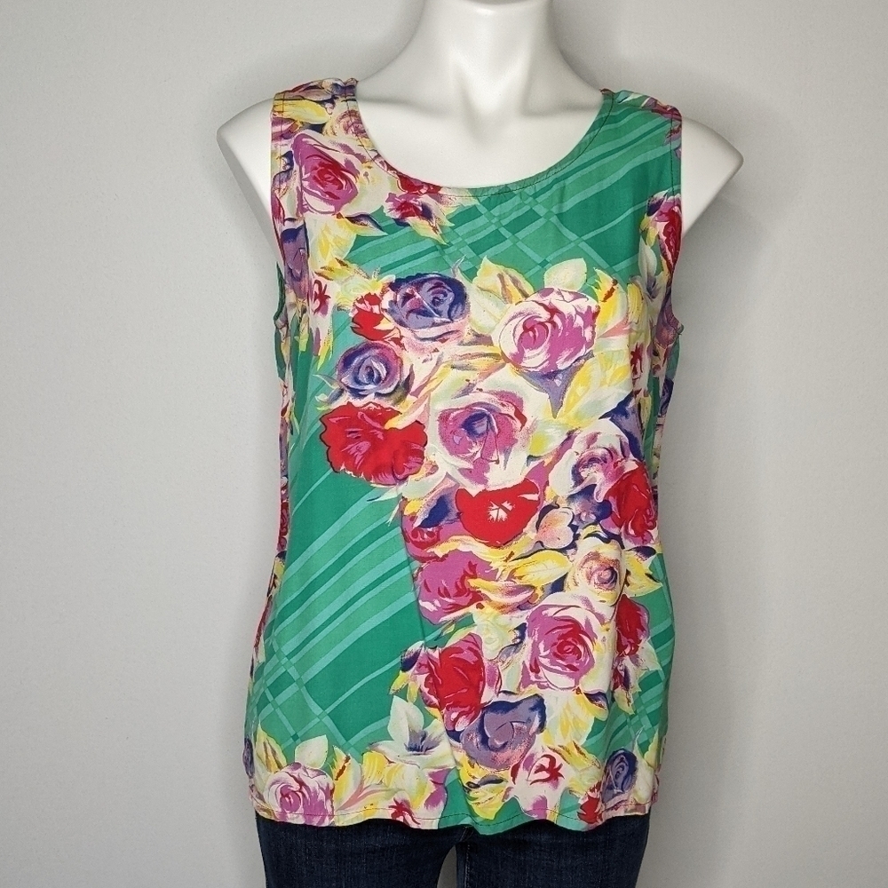 ✨3/$15 Nicola green& red floral tank blouse M